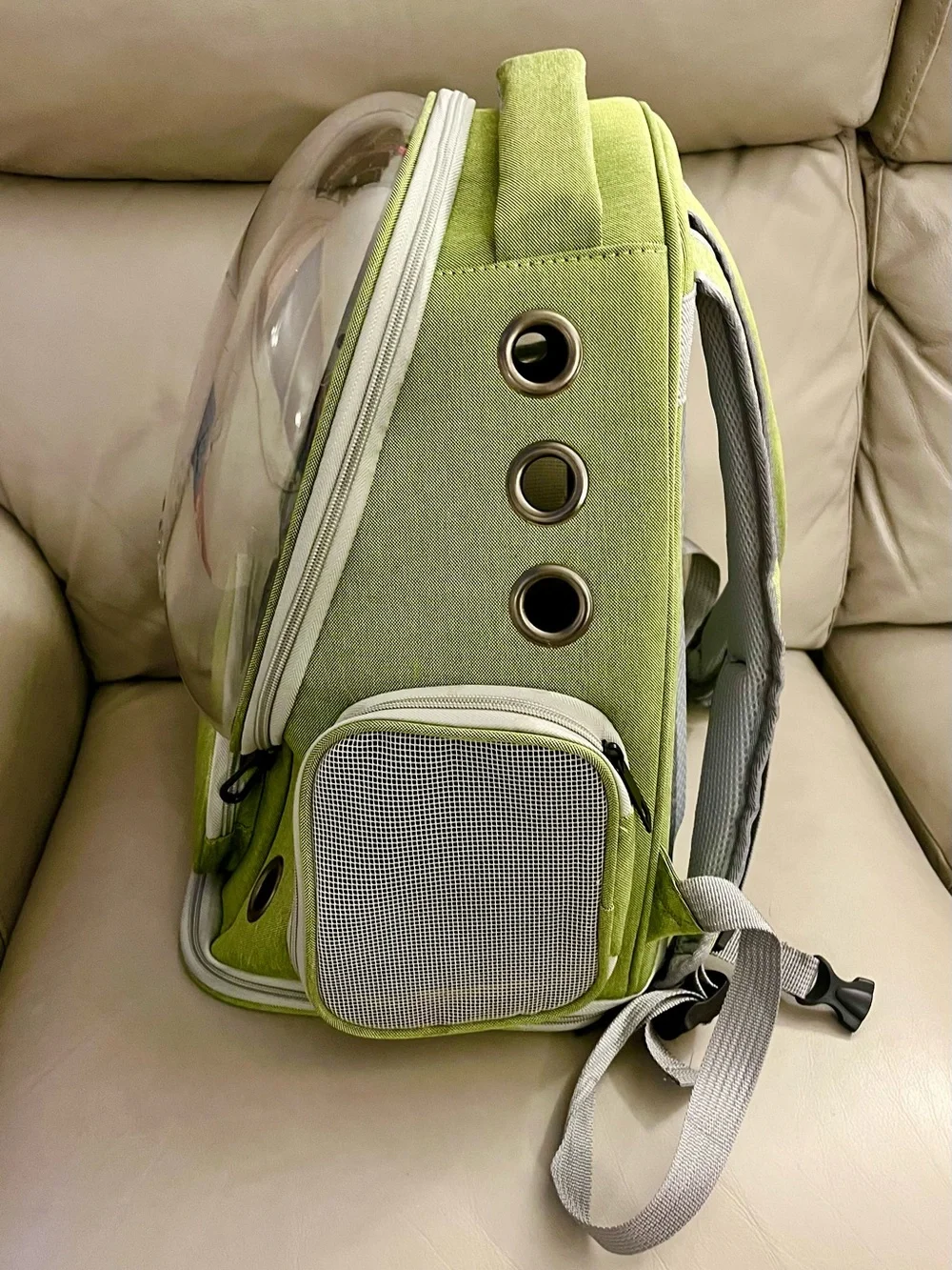 Green Bubble Window Backpack Pet Carrier- breathable, up to 15lbs, like new